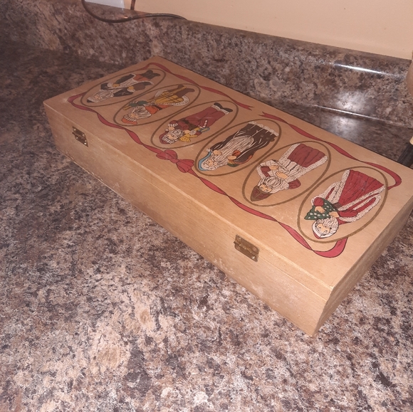 Brookstone Ornaments of Santa's past collection - Picture 6 of 16